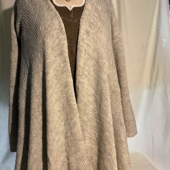 STYLISH! WARM! Wool Shrug - Picture 1 of 9